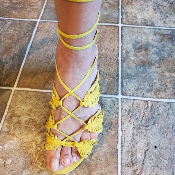 Shoes - Picture 8 of 9